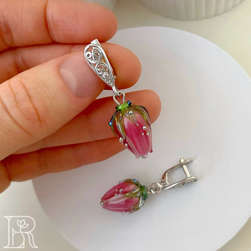 LEFIREL' Серьги серебряные женские "Динара" с цветами из муранского стекла / ювелирные украшения из родированного серебра 925