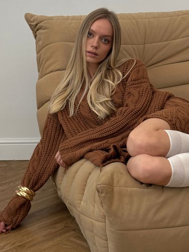 Коричневый хлопковый оверсайз свитер с косами