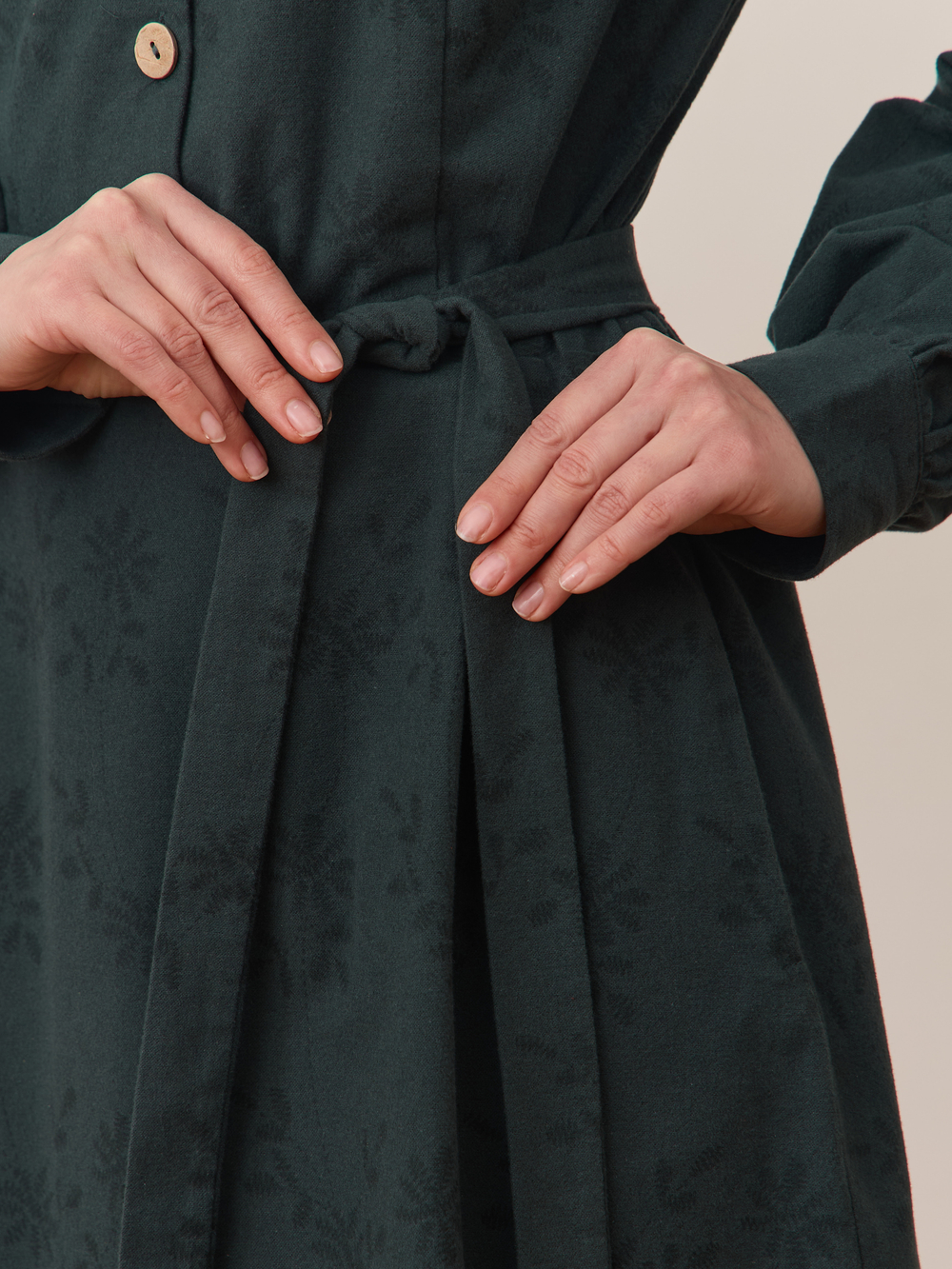 Платье с вырезом-сердечко