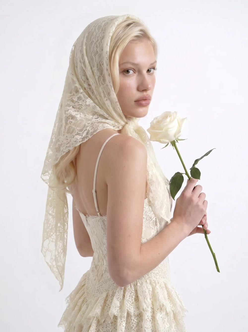Летиция (Leticia), Косынка из молочного кружева