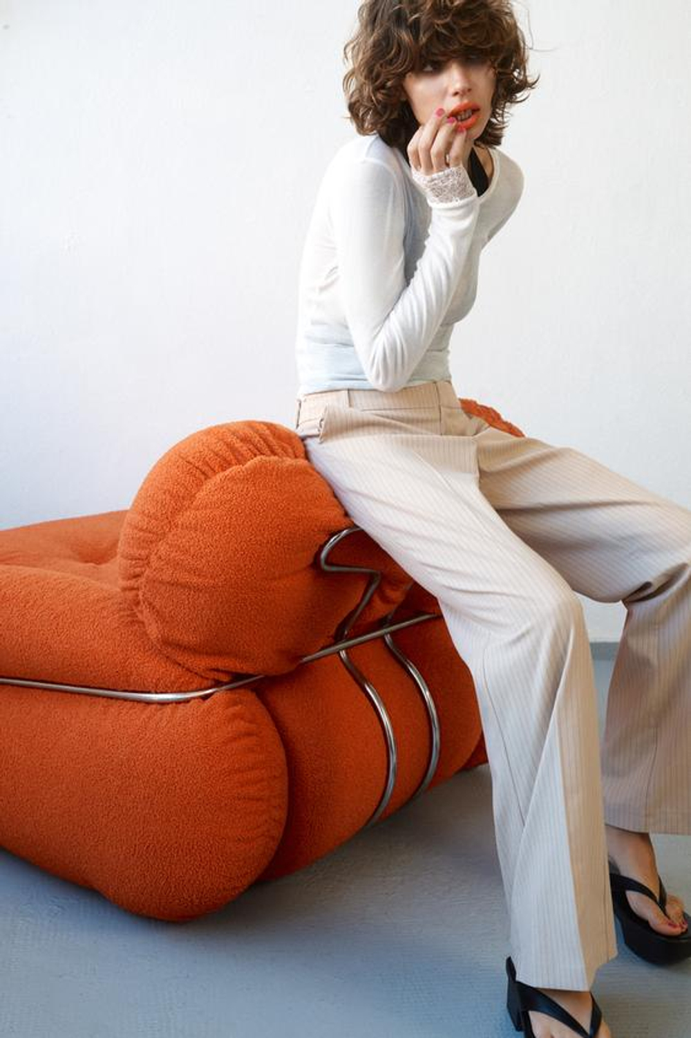 ZARA ПРЯМЫЕ БРЮКИ В ТОНКУЮ ПОЛОСКУ, БЕЖЕВЫЙ