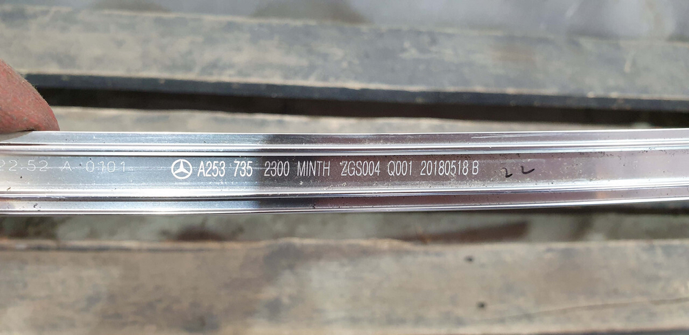 Молдинг двери задней левой Mercedes GLC (C253) 15-нв Б/У Оригинал A2537352300