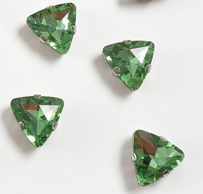 Стразы пришивные стекло в оправе "Треугольник", р. 12 мм, зелёный