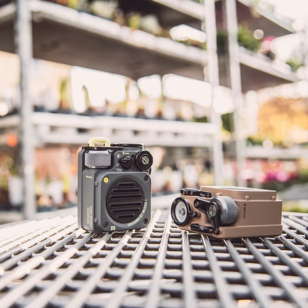 Беспроводная колонка Muzen Sticker красная