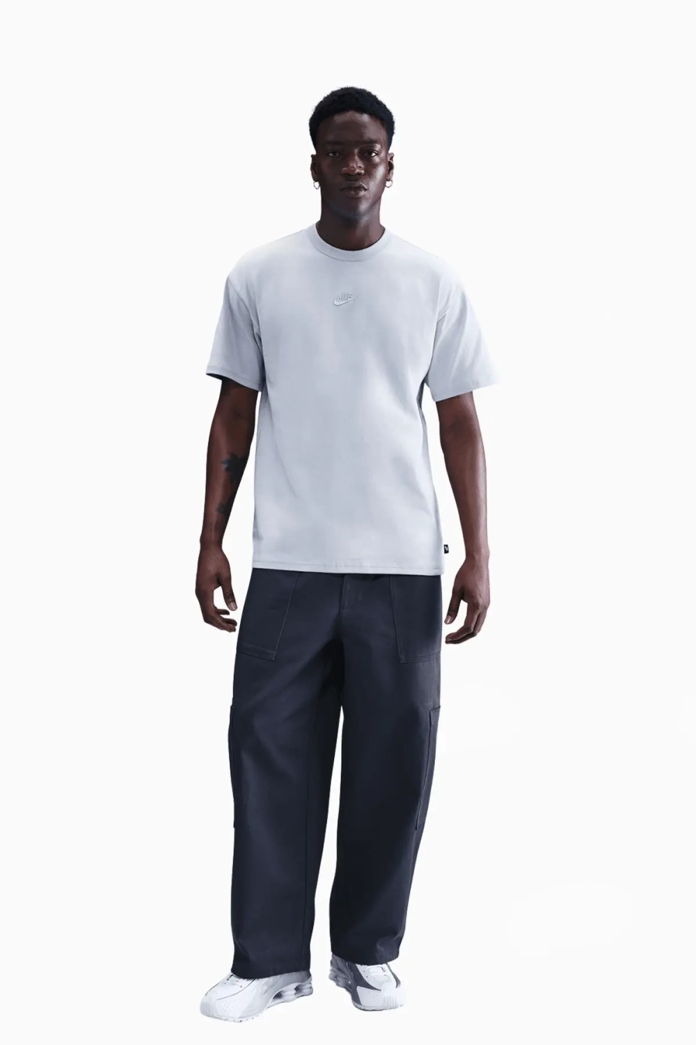 Футболка Nike Sportswear Premium Essentials - серый