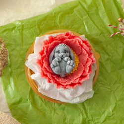 Зайчик в цветке