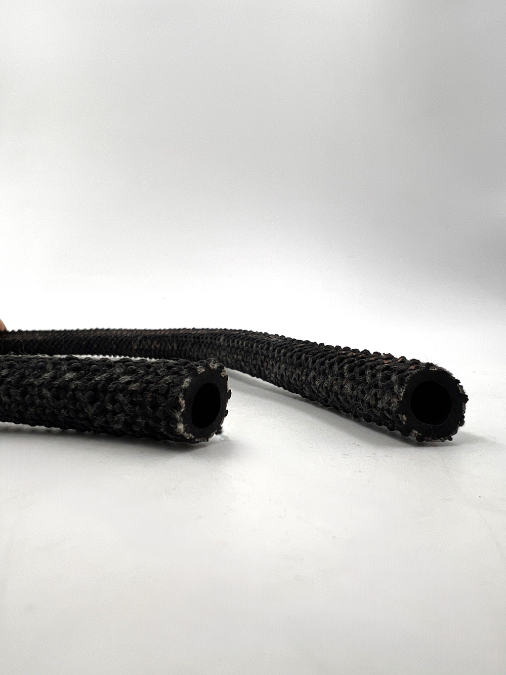 Шланг маслобензостойкий усиленный 680 мм