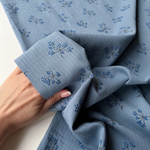 Фактурный хлопок Незабудки на синем фоне