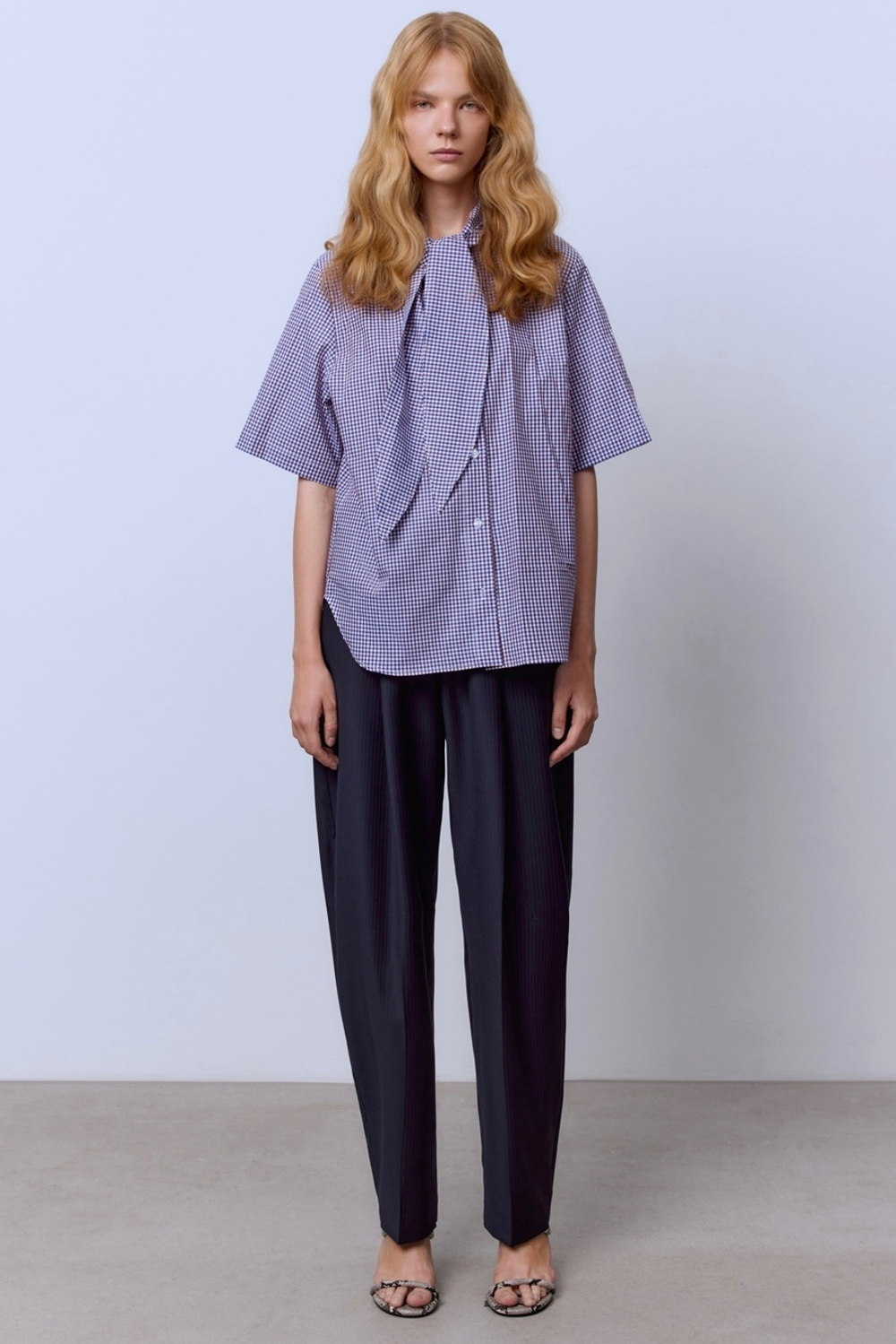 Рубашка виши с бантом и коротким рукавом