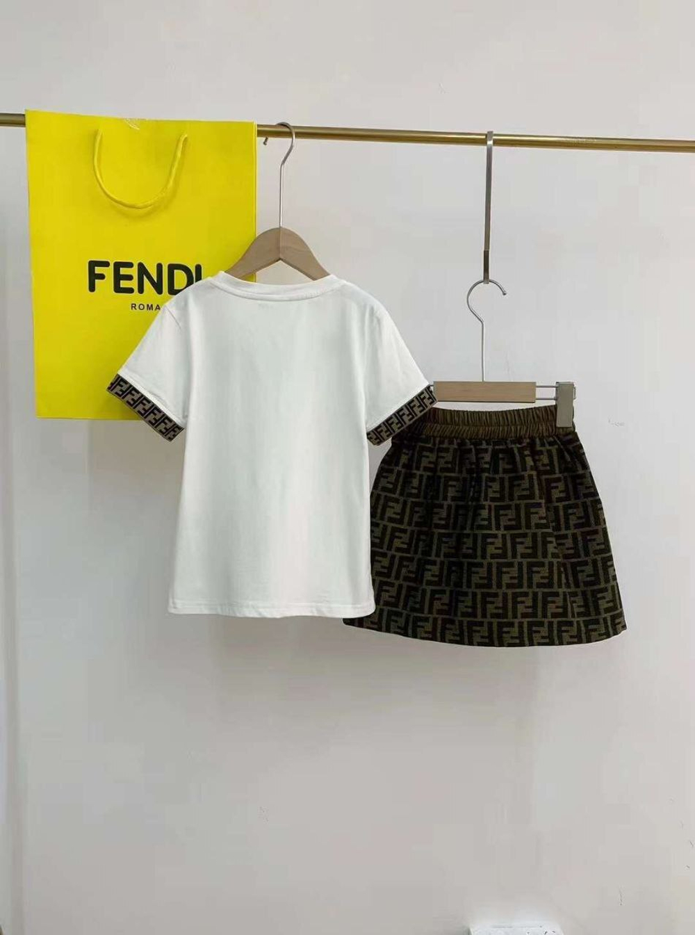 Футболка и юбка Fendi для девочки