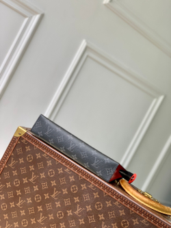 Louis Vuitton Pochette Voyage MM