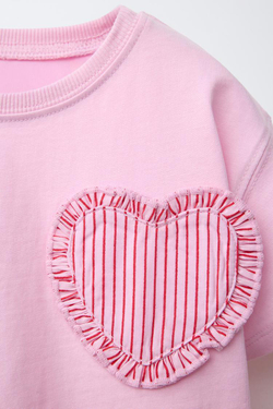 ZARA ФУТБОЛКА С КАРМАНОМ «СЕРДЦЕ» И ПРИНТОМ, БЛЕДНО-РОЗОВЫЙ
