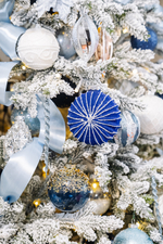 Дизайнерская заснеженная ель «Серебристый иней»