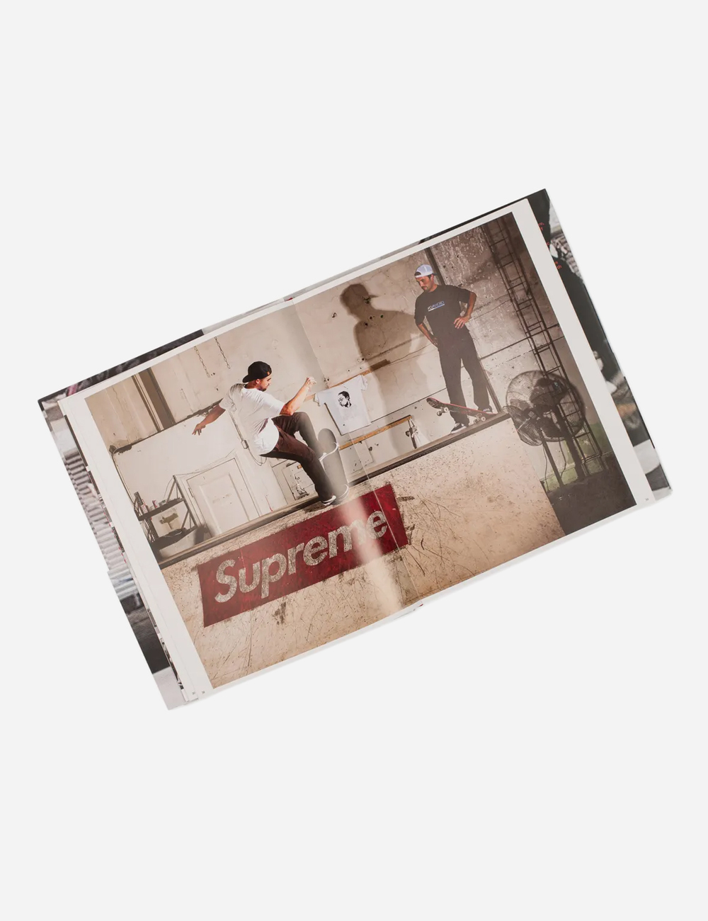 Книга Rizzoli Supreme