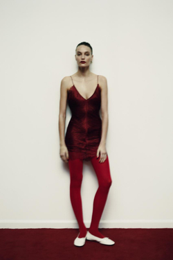 ZARA КОРОТКОЕ КРУЖЕВНОЕ ПЛАТЬЕ С БАХРОМОЙ, НАСЫЩЕННЫЙ КРАСНЫЙ