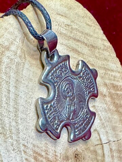 Святой Петр Нательная икона в форме креста с серебрением