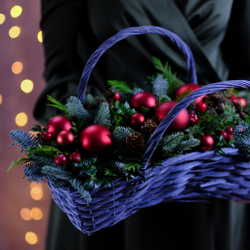 Корзина новогодняя #356 с еловыми ветками