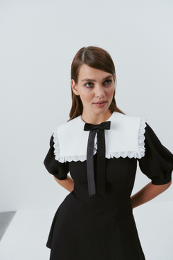 Бант с длинными лентами из атласа