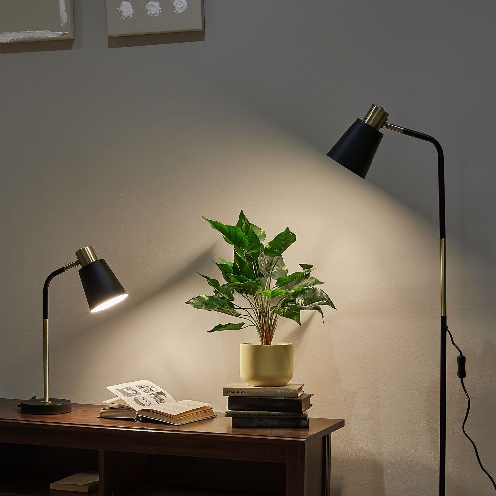 UML-T700 E27 BLACK Торшер напольный под лампу Е27. 40W. с регулировкой наклона. Механический выключатель. Черный. ТМ Uniel