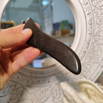 Скребок массажный из базальта 12x3 см