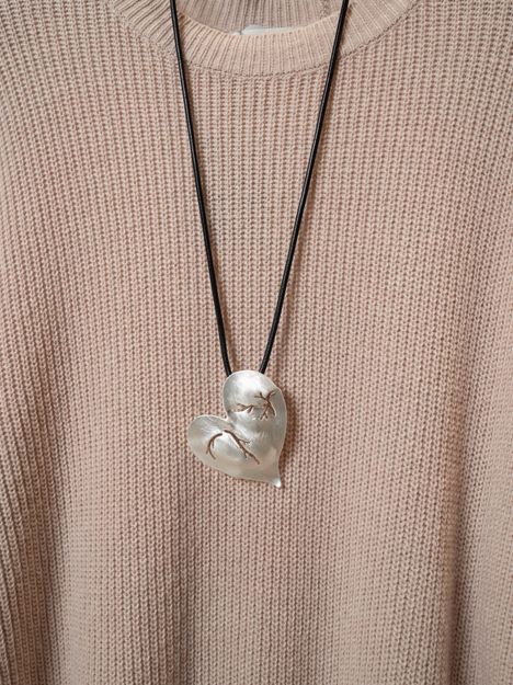 серебристый