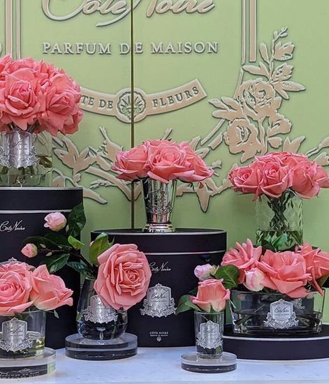 Букет из 5 коралловых роз в прозрачной вазе, Cote Noire