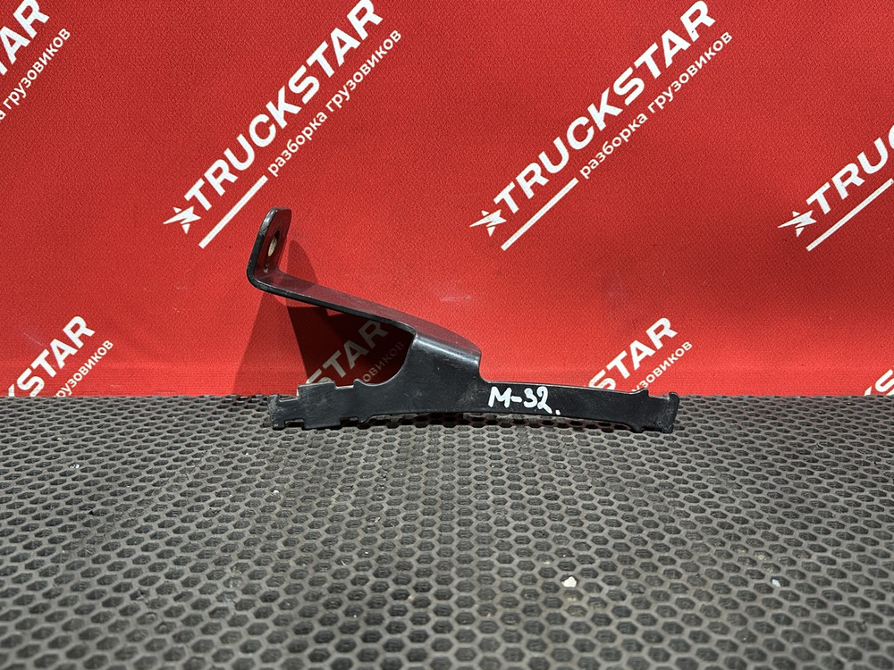 Кронштейн трубок топливных