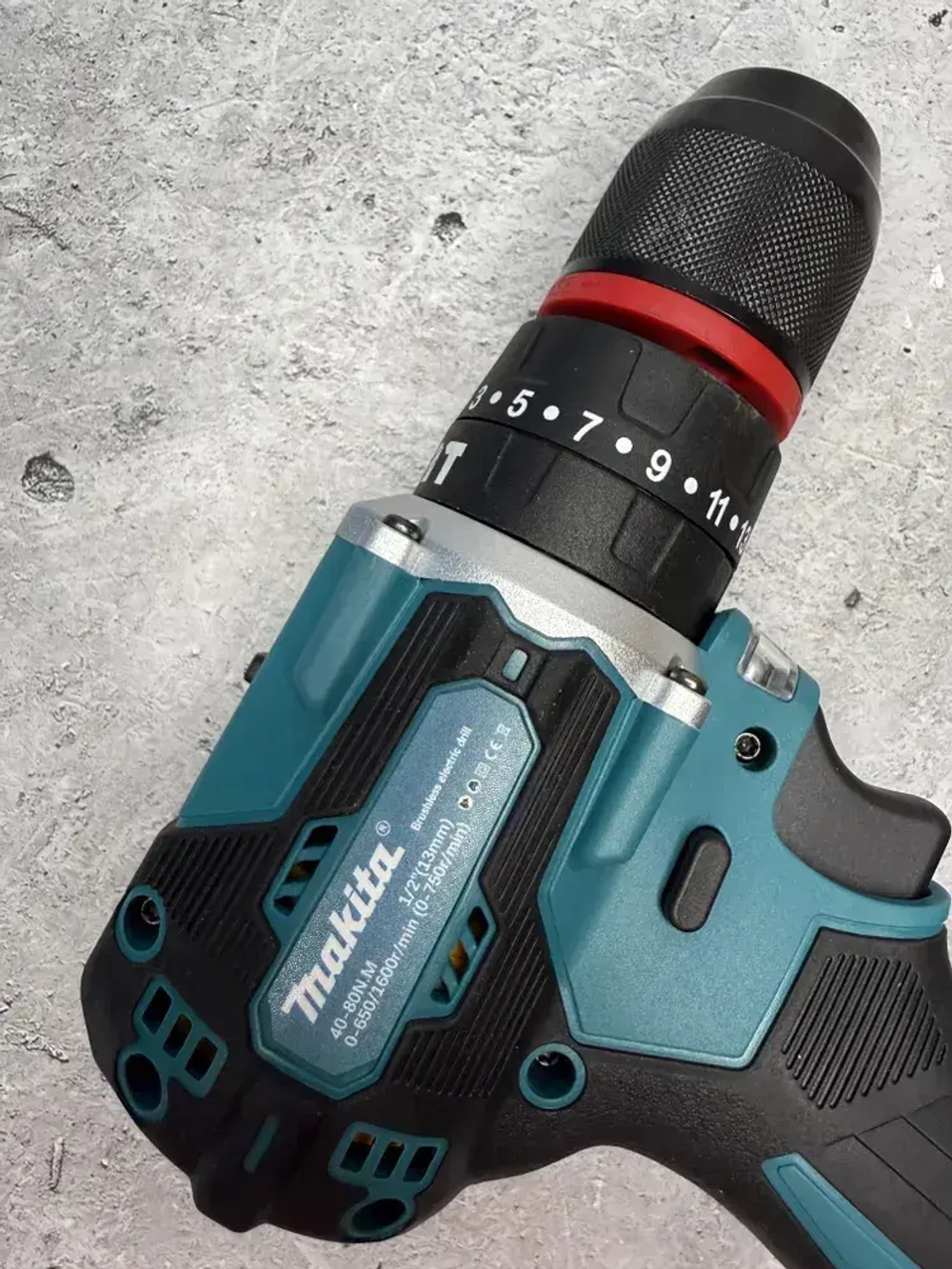 Дрель-шуруповерт Makita 24v бесщеточный, 40-80 Нм, с набором и 2 АКБ