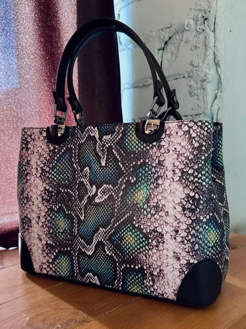 Женская форматная сумка с тиснением питон из натуральной кожи бело-зеленая