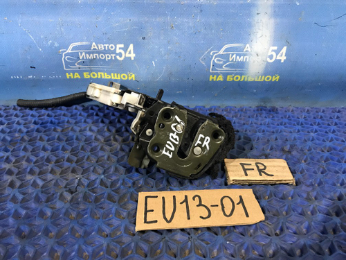 Замок двери передней правой NISSAN BLUEBIRD 1993