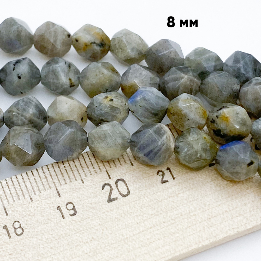 Лабрадор крупной огранки, размер около 7,7-8 мм, цена за 23-24 шт (1/2 нити)