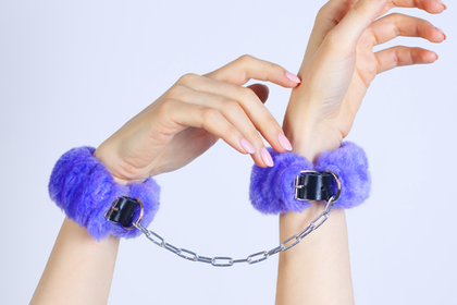 Лунный свет Наручники бейсик на цепи (фиолетовые)