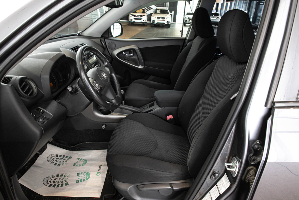 Toyota RAV4, 2011 год