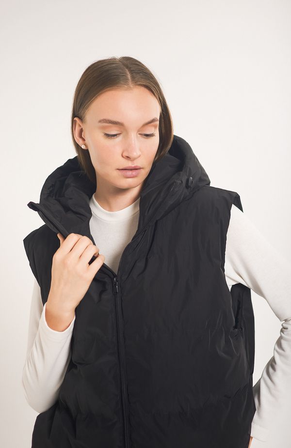 Жилет пуховый стёганый AV004 черный - фото 7