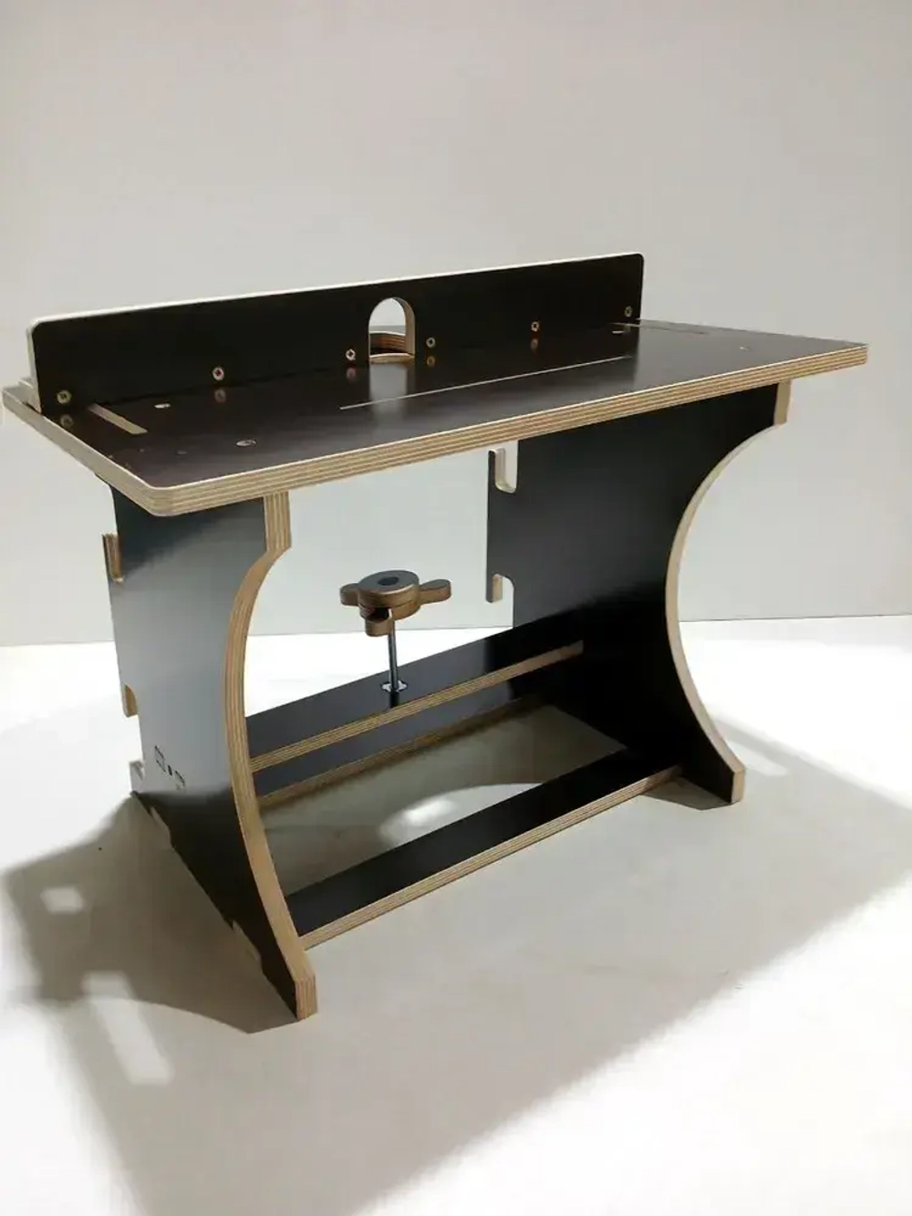 Фрезерный стол с лифтом, для фрезера и циркулярной пилы.