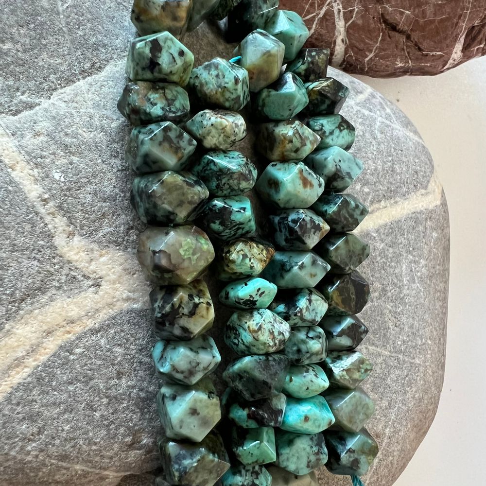 Африканская бирюза. Камни для изделий на заказ. Цена зависит от вида заказанного изделия