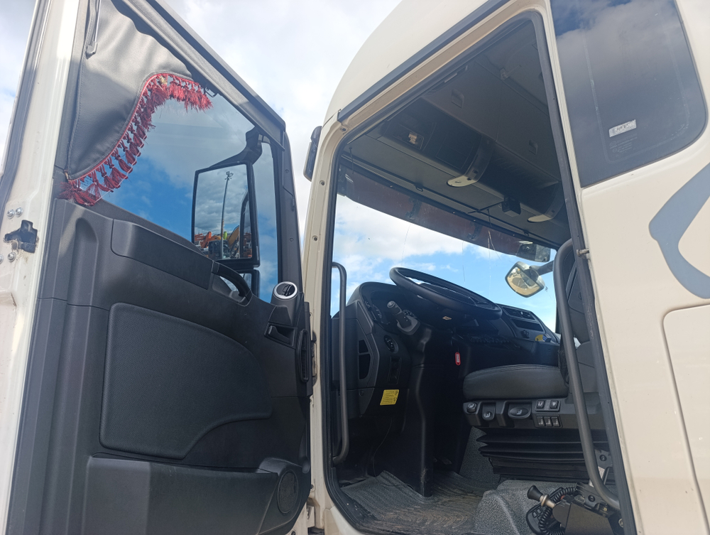 SITRAK C7H 4x2 Седельный тягач ZZ4186V361HE (Дизельный, 10,5 л, 441 л.с., MT)