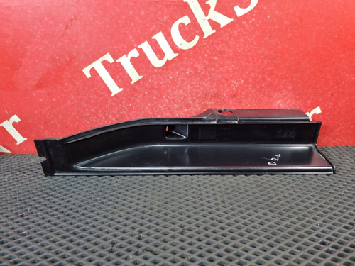 Накладка ручки бардачка левая 2020 год.