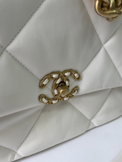 Сумка Chanel 19