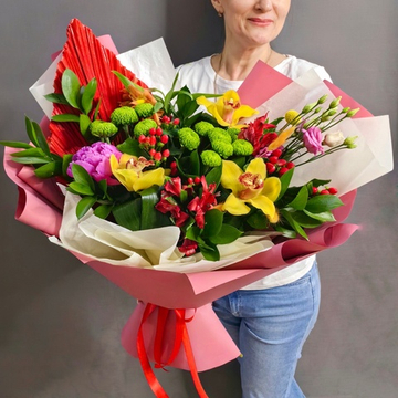Авторский букет в яркой гамме