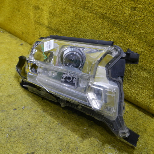 Битая Фара правая Toyota Land Cruiser 200 (2015-2021) LED