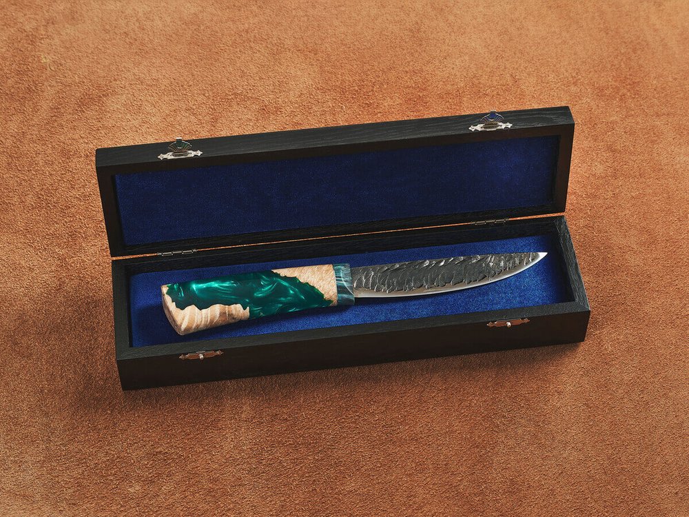 Якутский нож "Амга", сталь Х12МФ, рукоять стабилизированная карельская береза / акрил изумруд