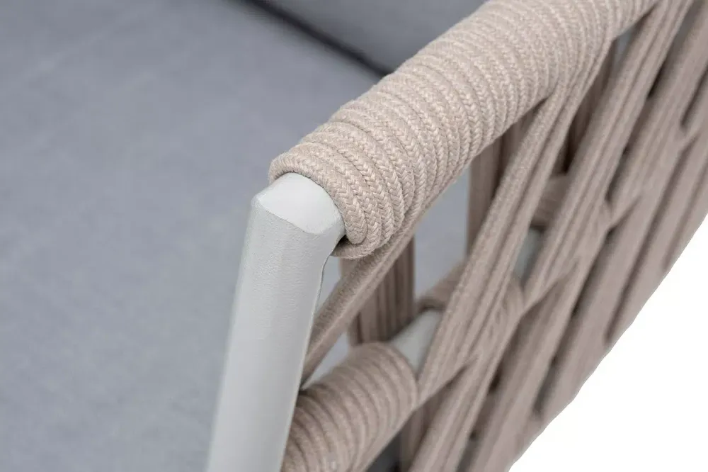 "Диего" кресло плетеное из роупа, каркас алюминий светло-серый (RAL7035) муар, роуп бежевый круглый, ткань светло-серая