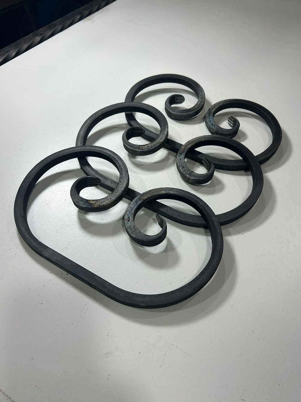 Кованый элемент вензель 150х270мм квадрат полнотелый 12х12мм