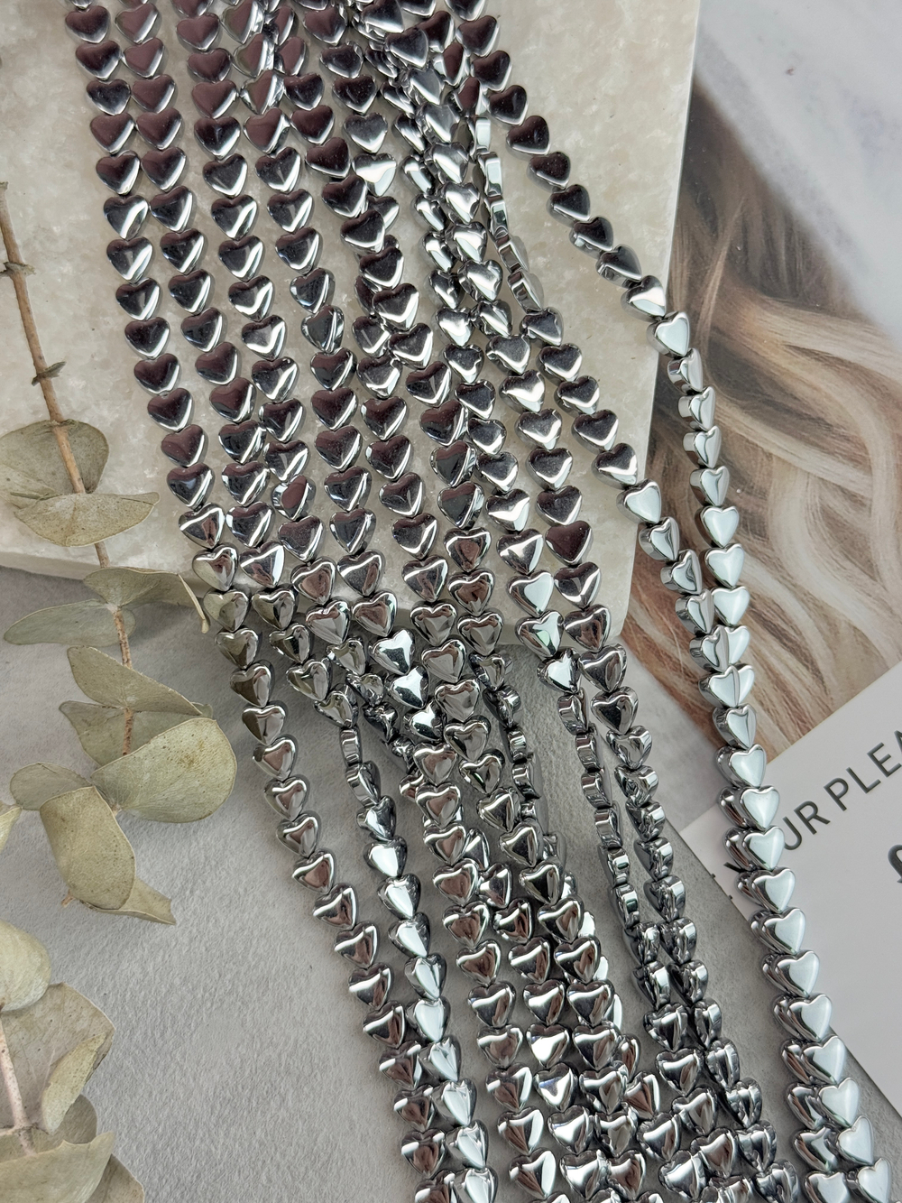 Гематит сердце, серебро, 6 мм, нить 40 см