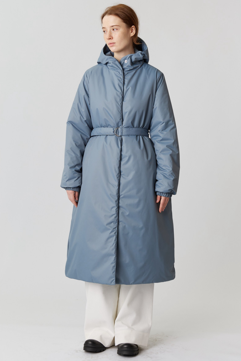 Зимнее пальто миди цвета полыни