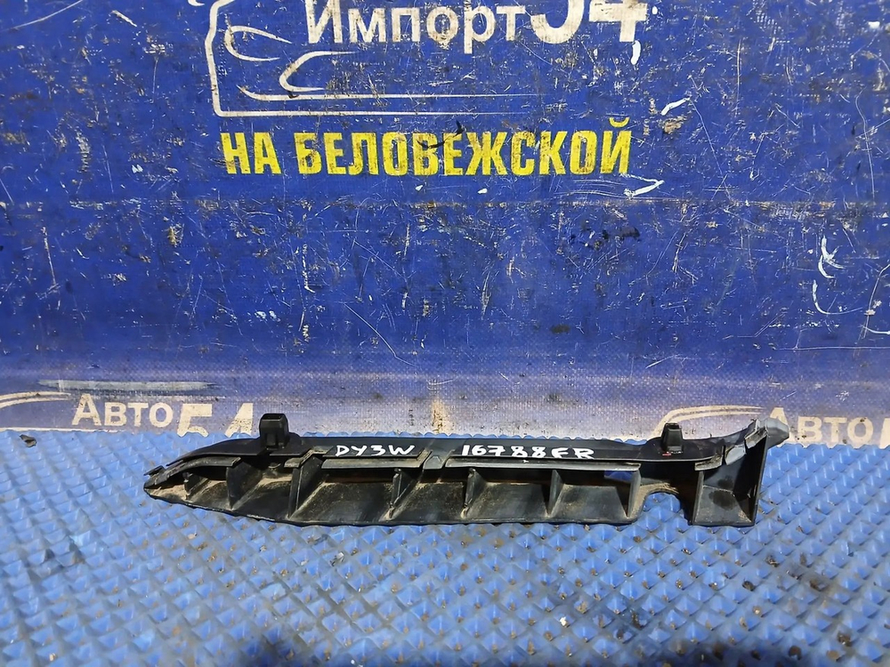 Крепление бампера переднее правое MAZDA DEMIO 2002-2005