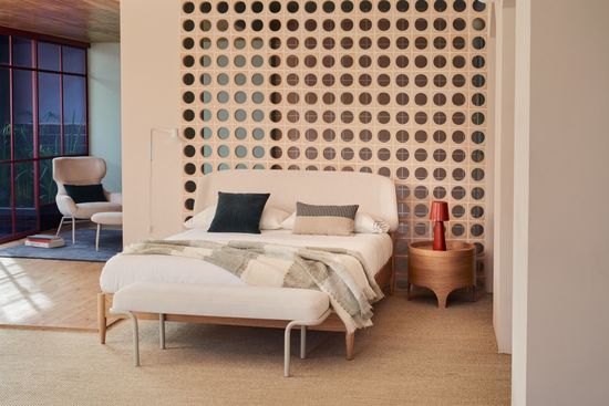 Octavia Кровать из ясеневой фанеры с белым мягким изголовьем 160 x 200 см