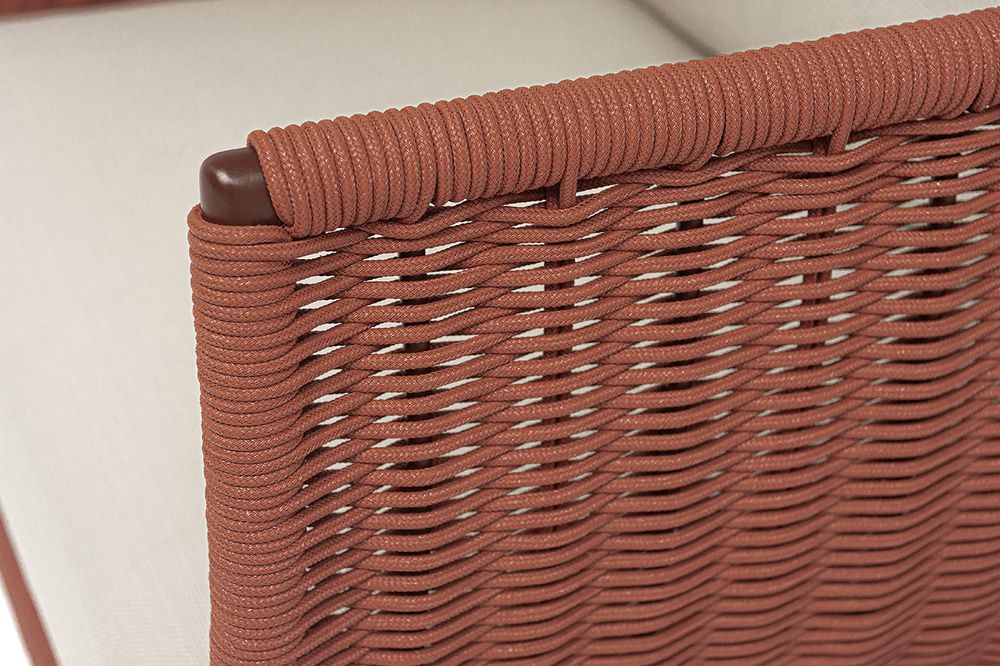 "Фиджи" кресло плетеное из роупа, каркас алюминий коричневый (RAL8016) муар, роуп красный (8372) круглый tex, ткань Mossle бежевая