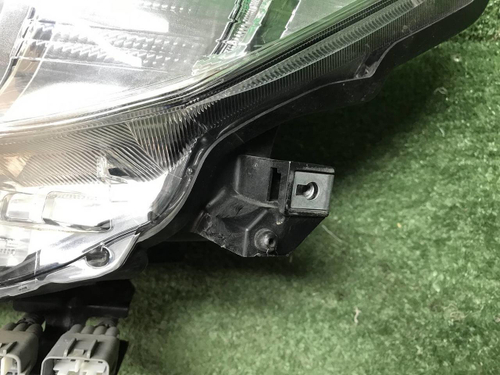 Битая Фара левая Toyota LC Prado 150 17-нв галоген